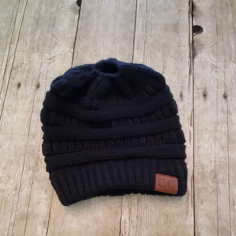 NWOT C.C Beanie w/ Ponytail Messy Bun Beanie Tail